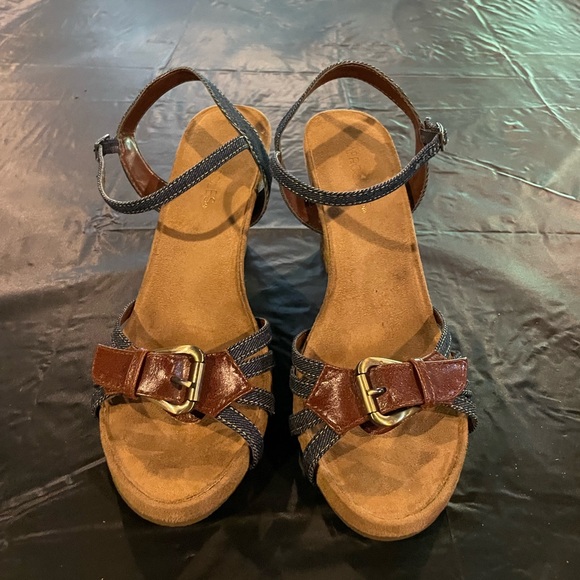 🔥SALE🔥 Tan and blue size 9 wedged heel sandal - Picture 2 of 5